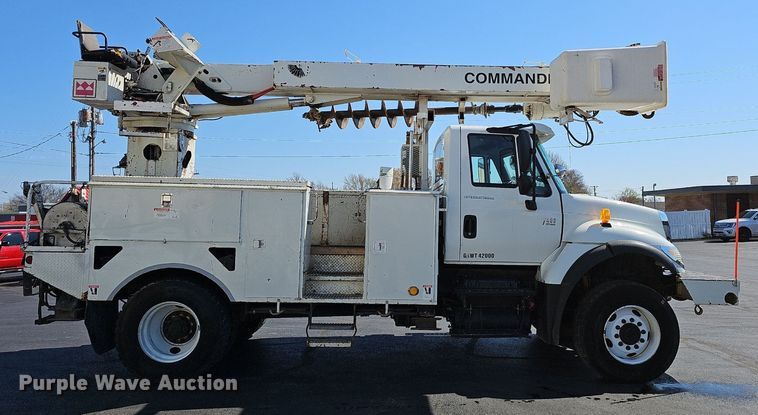 image for item EJ6166 2006 International 7400 digger derrick truck