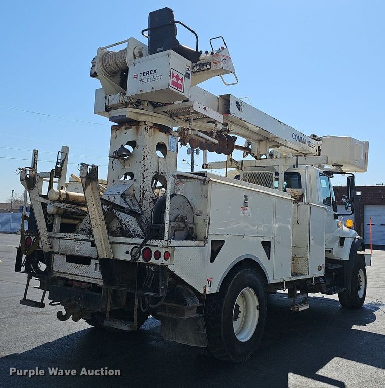 image for item EJ6166 2006 International 7400 digger derrick truck