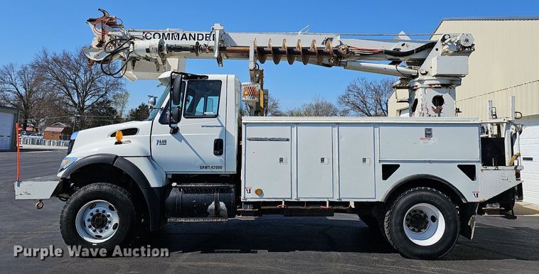 image for item EJ6166 2006 International 7400 digger derrick truck