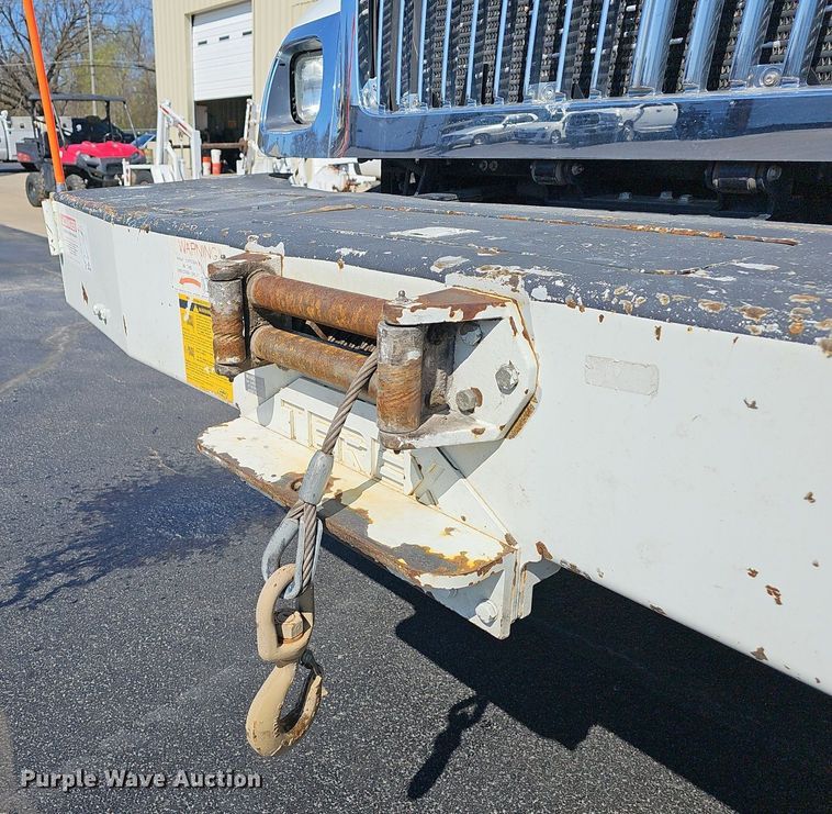 image for item EJ6166 2006 International 7400 digger derrick truck