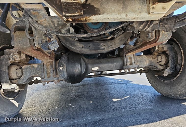 image for item EJ6166 2006 International 7400 digger derrick truck