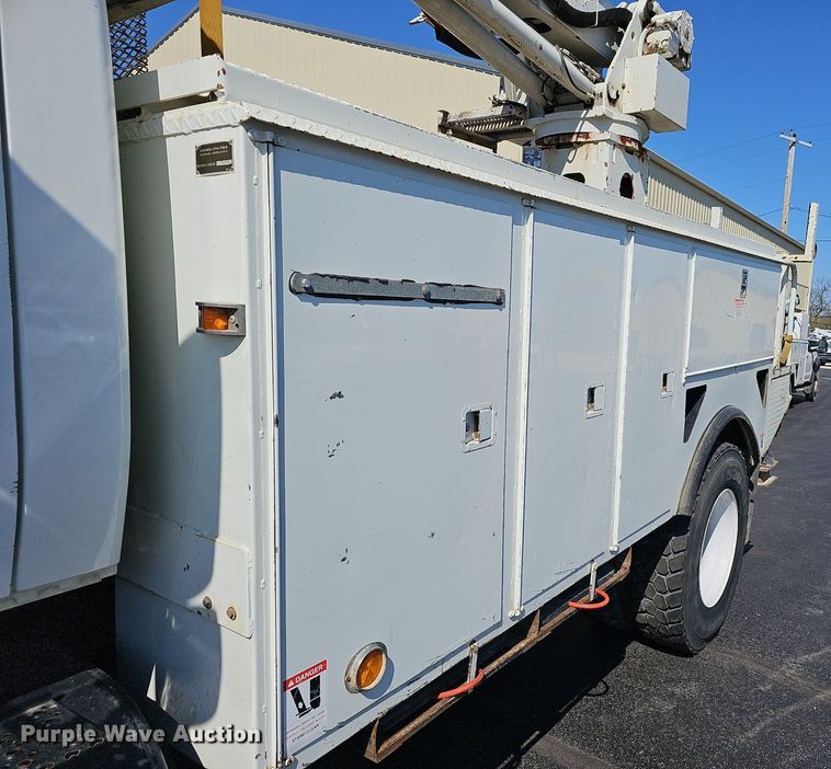 image for item EJ6166 2006 International 7400 digger derrick truck