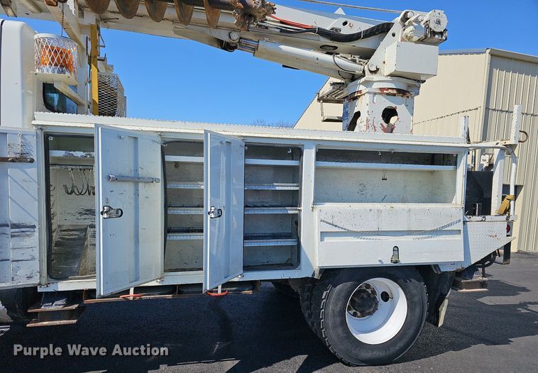 image for item EJ6166 2006 International 7400 digger derrick truck