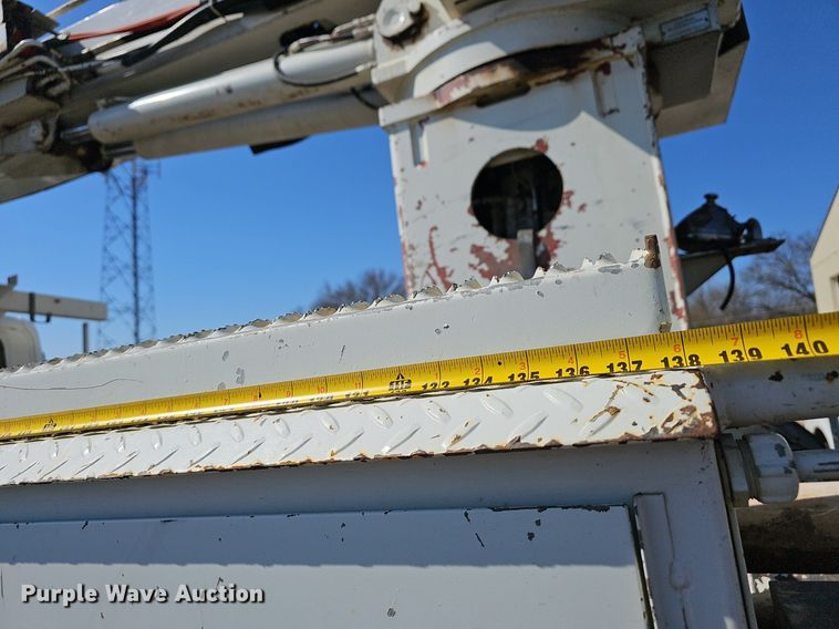 image for item EJ6166 2006 International 7400 digger derrick truck