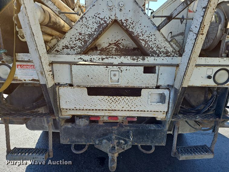 image for item EJ6166 2006 International 7400 digger derrick truck