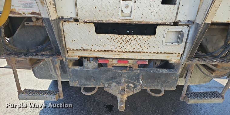 image for item EJ6166 2006 International 7400 digger derrick truck