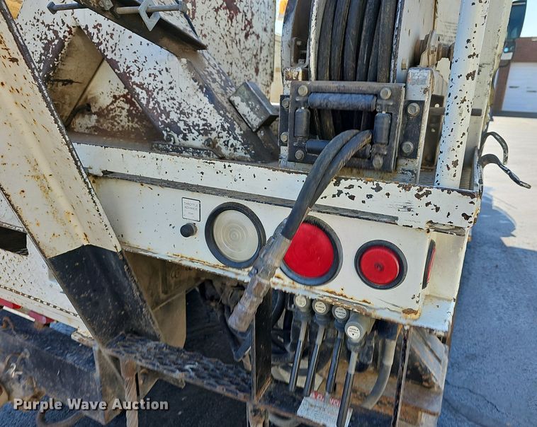 image for item EJ6166 2006 International 7400 digger derrick truck