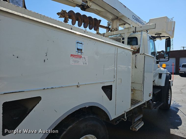 image for item EJ6166 2006 International 7400 digger derrick truck