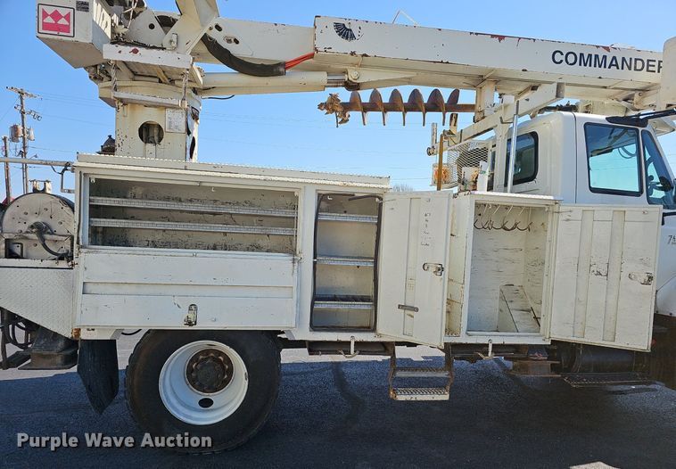 image for item EJ6166 2006 International 7400 digger derrick truck