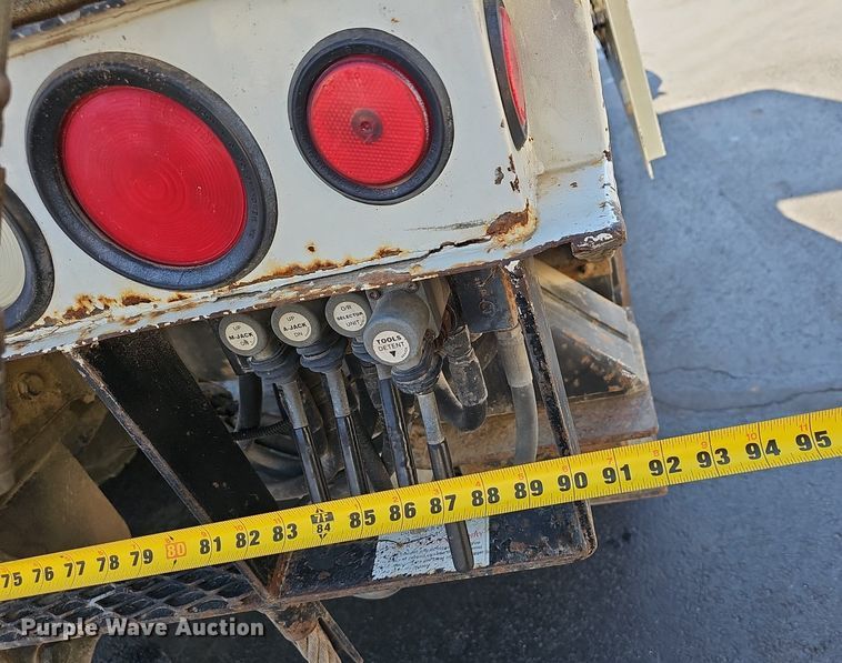 image for item EJ6166 2006 International 7400 digger derrick truck