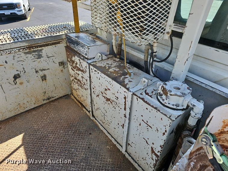 image for item EJ6166 2006 International 7400 digger derrick truck