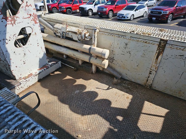 image for item EJ6166 2006 International 7400 digger derrick truck