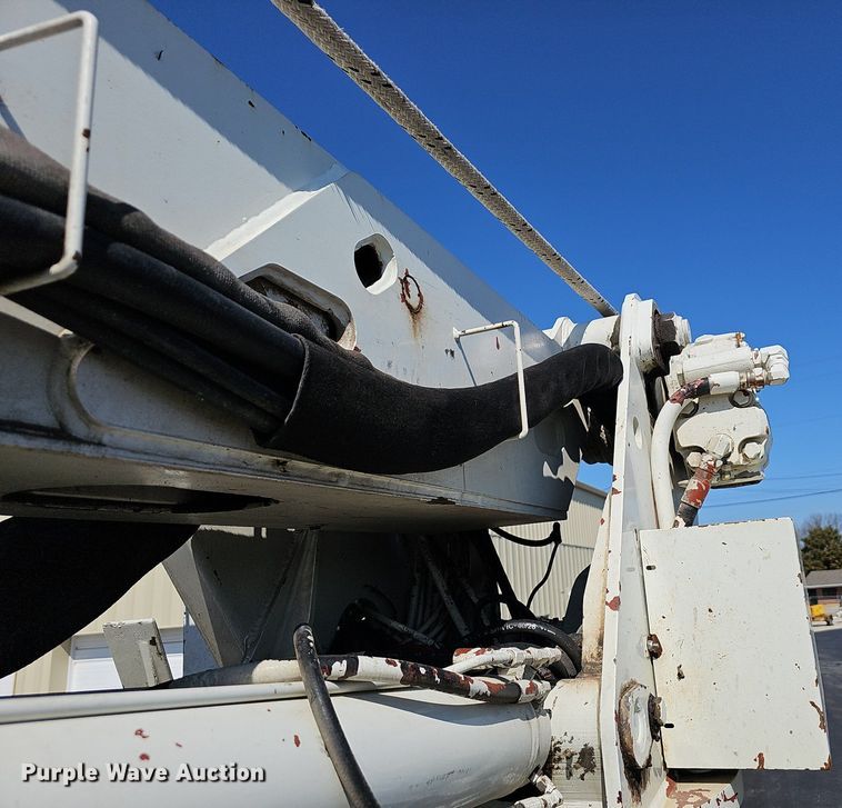 image for item EJ6166 2006 International 7400 digger derrick truck