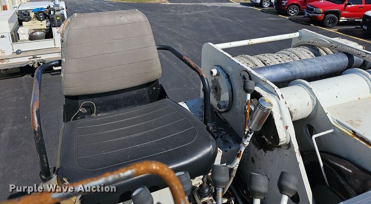 image for item EJ6166 2006 International 7400 digger derrick truck