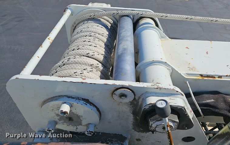 image for item EJ6166 2006 International 7400 digger derrick truck