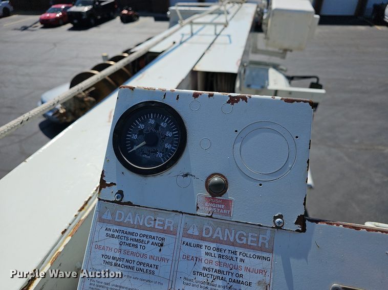 image for item EJ6166 2006 International 7400 digger derrick truck