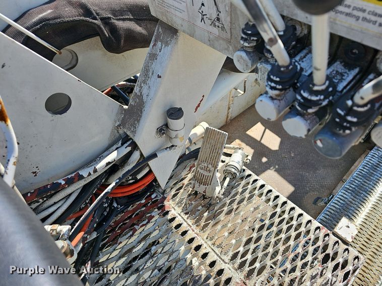 image for item EJ6166 2006 International 7400 digger derrick truck