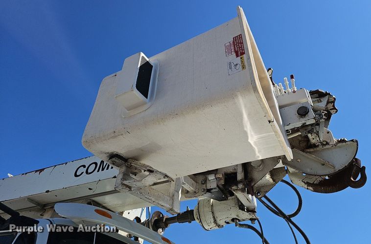 image for item EJ6166 2006 International 7400 digger derrick truck