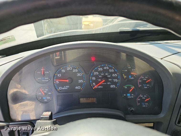 image for item EJ6166 2006 International 7400 digger derrick truck