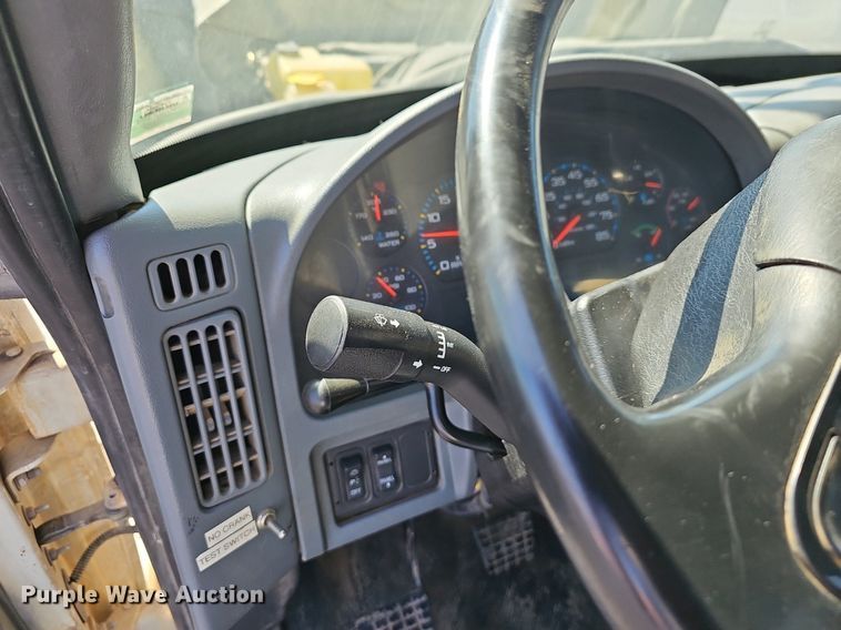 image for item EJ6166 2006 International 7400 digger derrick truck