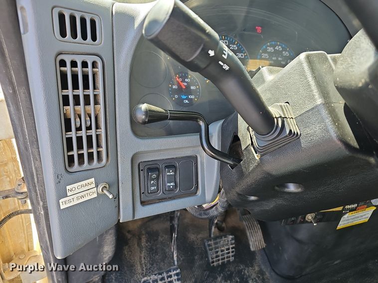 image for item EJ6166 2006 International 7400 digger derrick truck