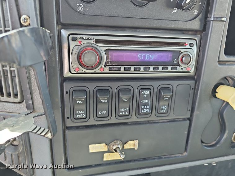 image for item EJ6166 2006 International 7400 digger derrick truck