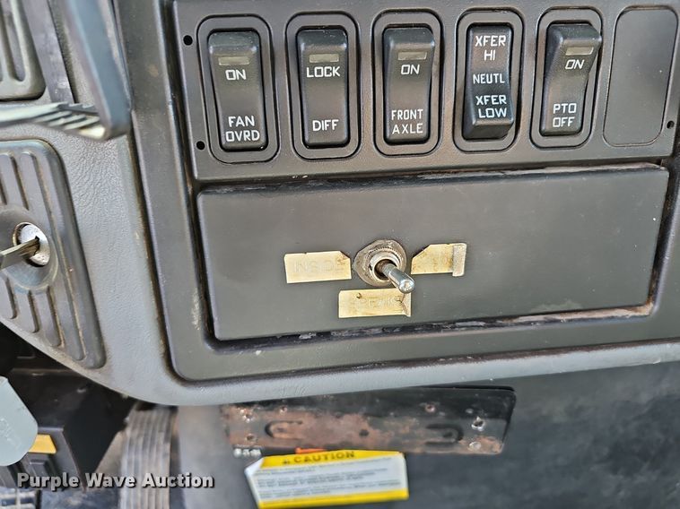 image for item EJ6166 2006 International 7400 digger derrick truck