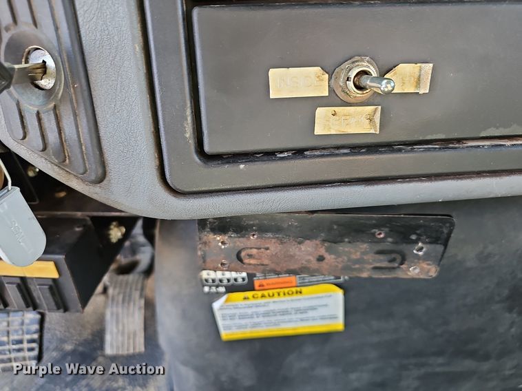 image for item EJ6166 2006 International 7400 digger derrick truck