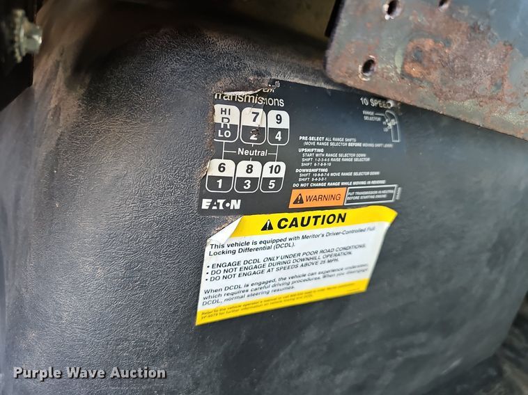 image for item EJ6166 2006 International 7400 digger derrick truck