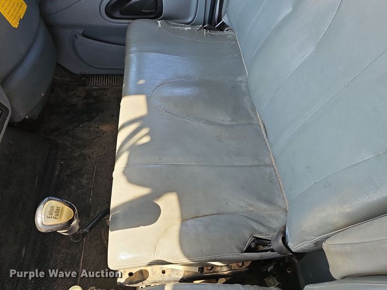 image for item EJ6166 2006 International 7400 digger derrick truck