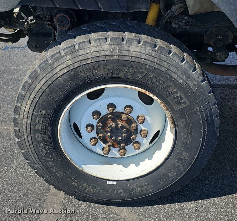 image for item EJ6166 2006 International 7400 digger derrick truck