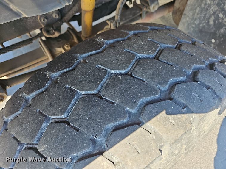 image for item EJ6166 2006 International 7400 digger derrick truck