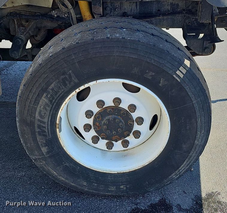 image for item EJ6166 2006 International 7400 digger derrick truck