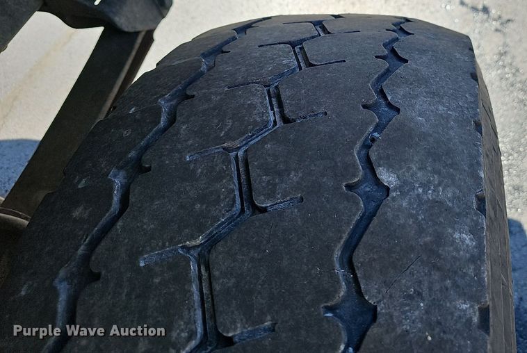 image for item EJ6166 2006 International 7400 digger derrick truck