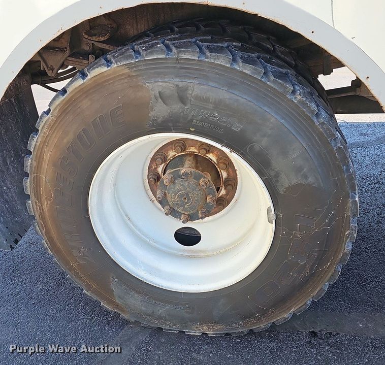 image for item EJ6166 2006 International 7400 digger derrick truck