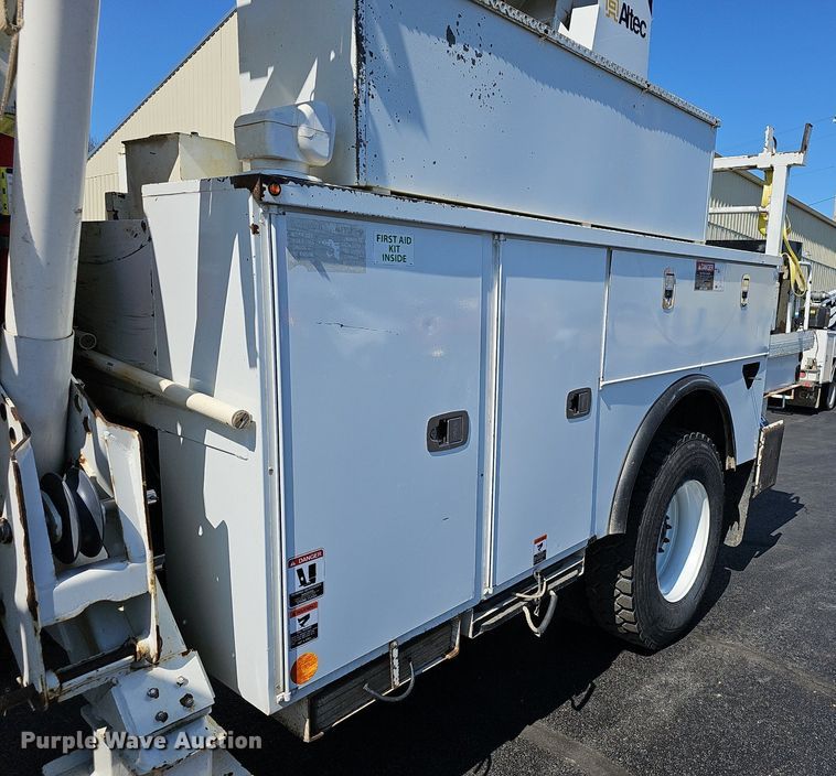 image for item EJ6167 2013 Freightliner Business Class M2 digger derrick truck