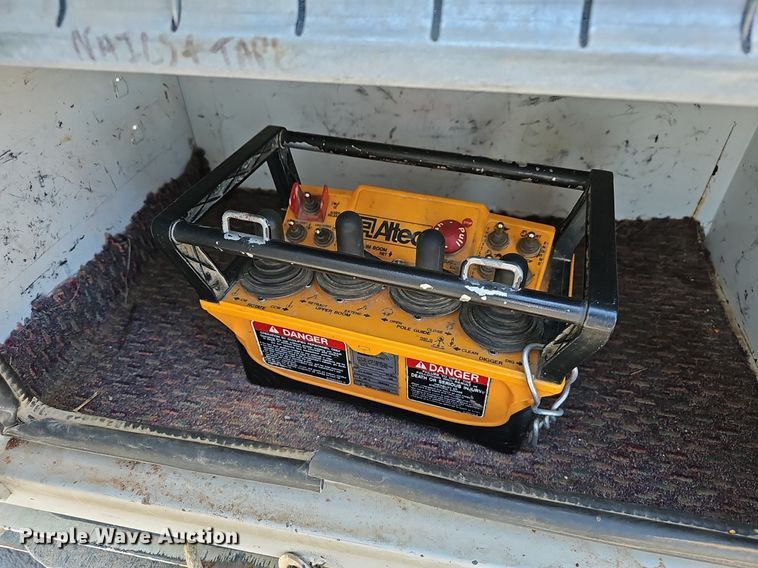 image for item EJ6167 2013 Freightliner Business Class M2 digger derrick truck