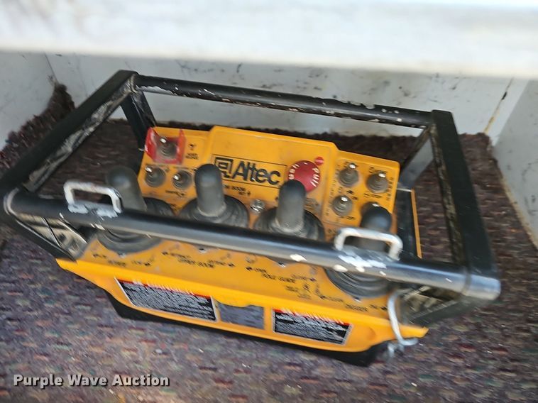 image for item EJ6167 2013 Freightliner Business Class M2 digger derrick truck