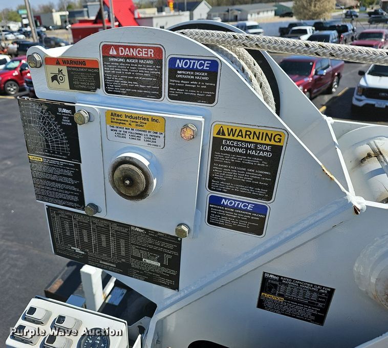 image for item EJ6167 2013 Freightliner Business Class M2 digger derrick truck