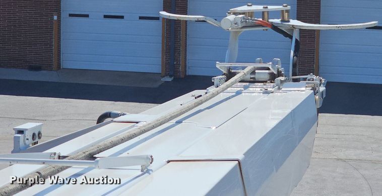 image for item EJ6167 2013 Freightliner Business Class M2 digger derrick truck