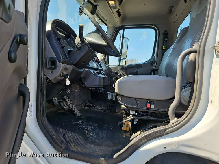 image for item EJ6167 2013 Freightliner Business Class M2 digger derrick truck