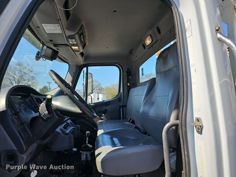 image for item EJ6167 2013 Freightliner Business Class M2 digger derrick truck