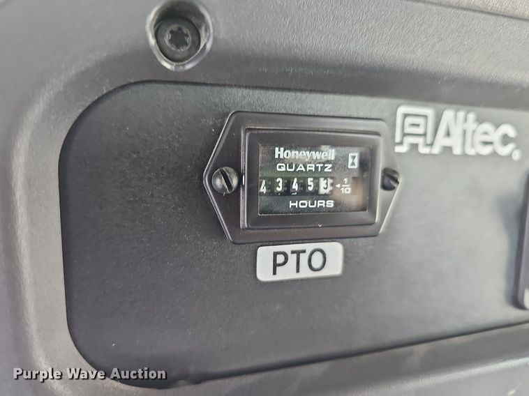 image for item EJ6167 2013 Freightliner Business Class M2 digger derrick truck