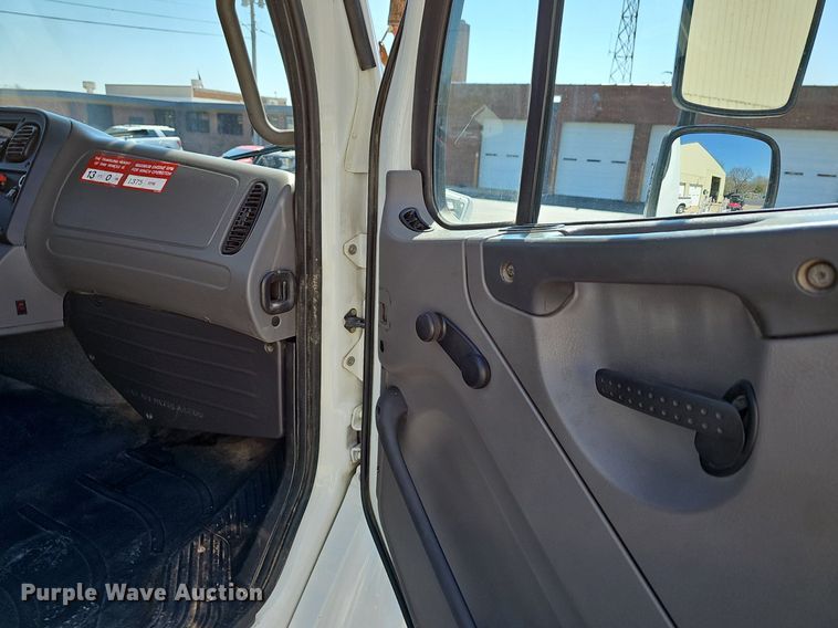 image for item EJ6167 2013 Freightliner Business Class M2 digger derrick truck