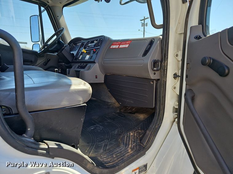 image for item EJ6167 2013 Freightliner Business Class M2 digger derrick truck