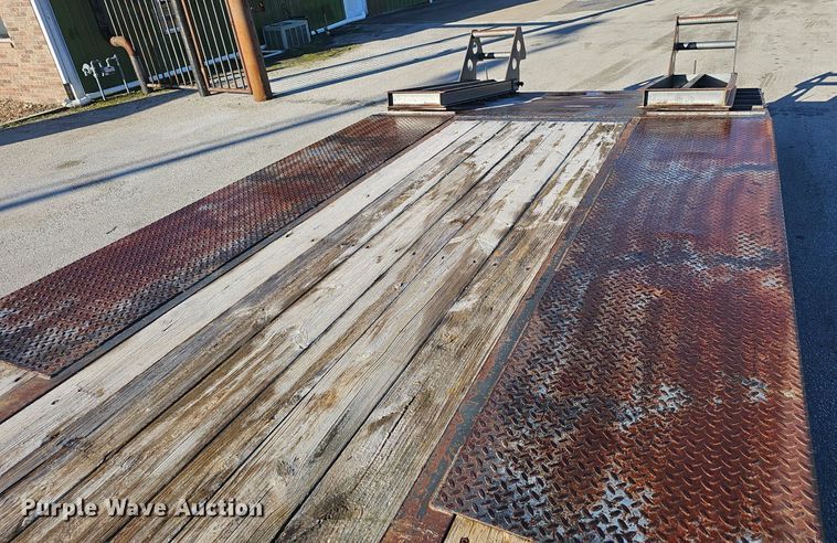 image for item EJ6202 2002 Blue Diamond  equipment trailer