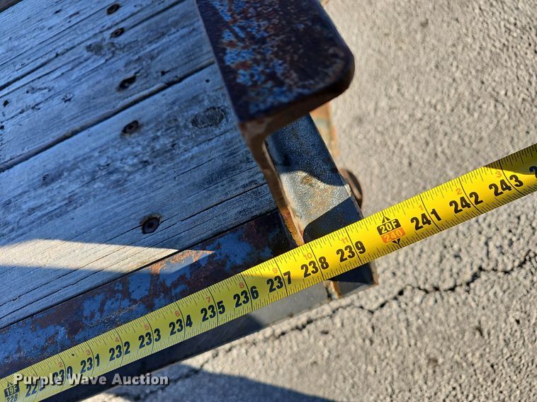 image for item EJ6202 2002 Blue Diamond  equipment trailer