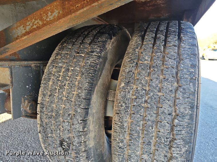 image for item EJ6202 2002 Blue Diamond  equipment trailer