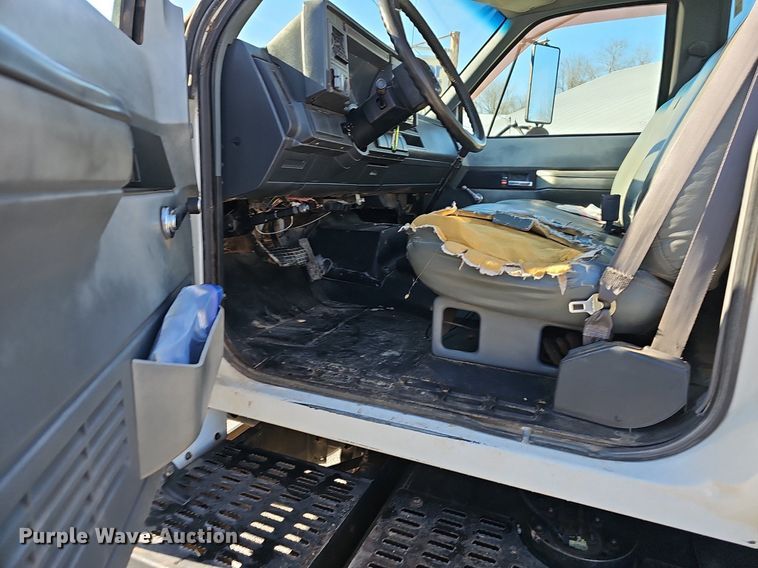 image for item EJ6204 1997 Chevrolet C7500 flatbed truck