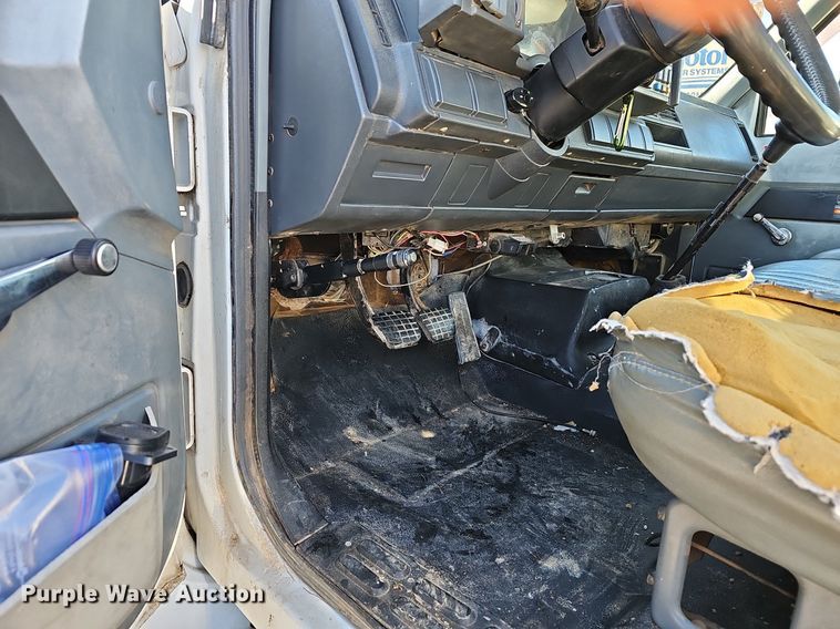 image for item EJ6204 1997 Chevrolet C7500 flatbed truck